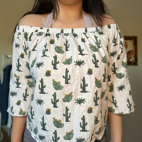 Off the shoulder cactus print shirt - Picture 2 of 2